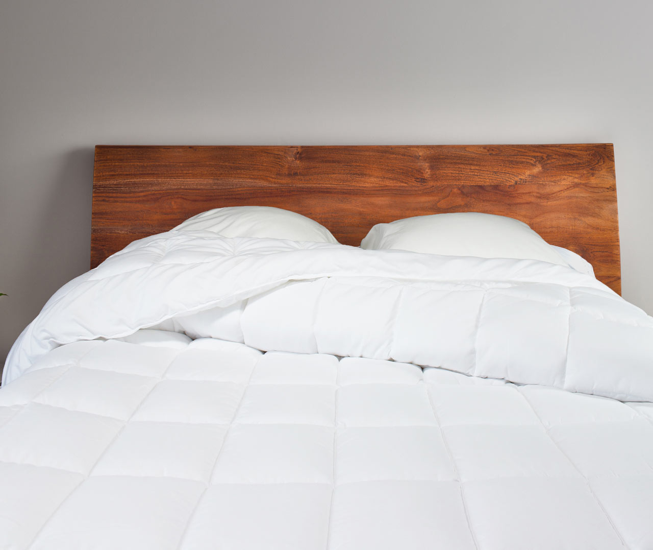 Comforter-with-wood-headboard-close-web